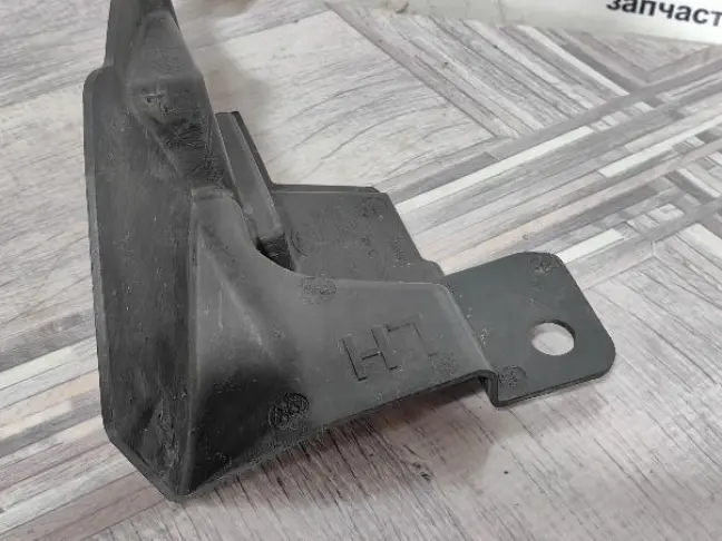 Пыльник радиатор левый Land Rover Discovery 5 L462