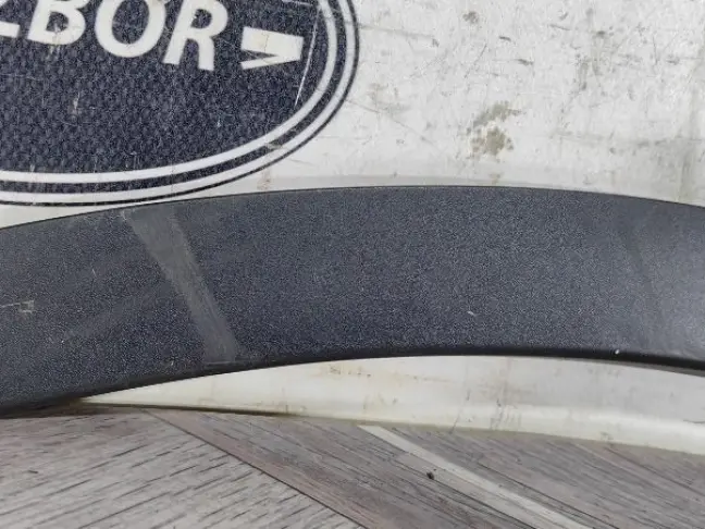 Молдинг задний левый Land Rover Discovery 5 L462