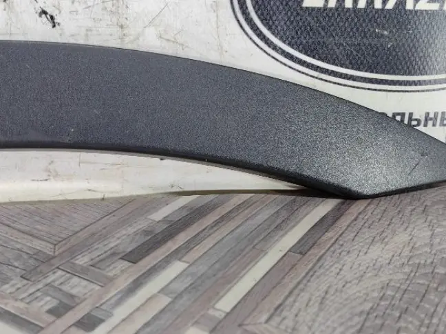 Молдинг задний левый Land Rover Discovery 5 L462