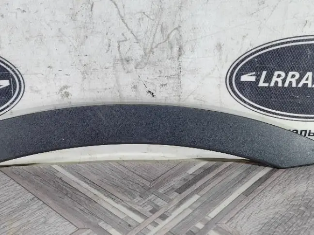 Молдинг задний левый Land Rover Discovery 5 L462