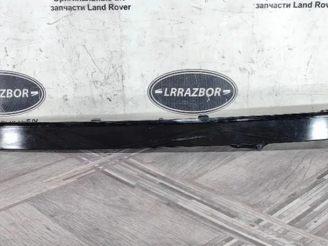 Молдинг крышки багажника Land Rover Discovery 5