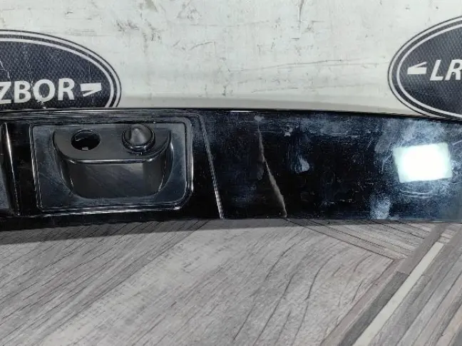Молдинг крышки багажника Land Rover Discovery 5