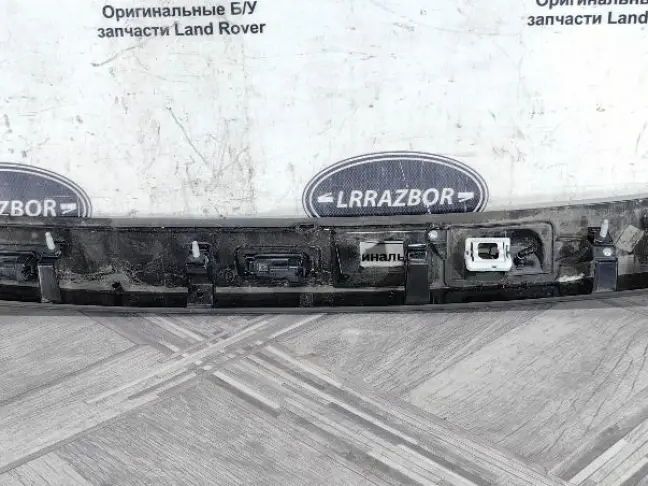 Молдинг крышки багажника Land Rover Discovery 5