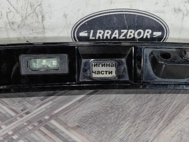 Молдинг крышки багажника Land Rover Discovery 5
