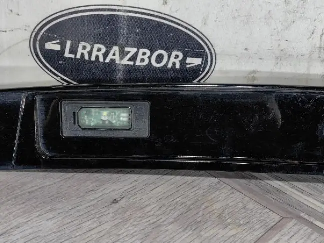 Молдинг крышки багажника Land Rover Discovery 5