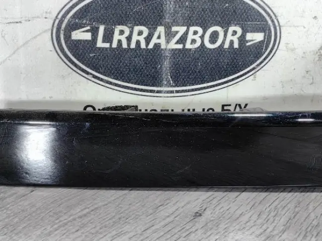 Молдинг крышки багажника Land Rover Discovery 5