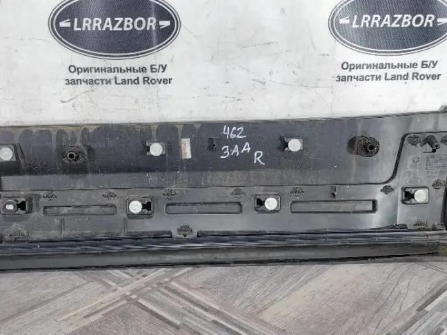 Молдинг задний правый Land Rover Discovery 5 L462