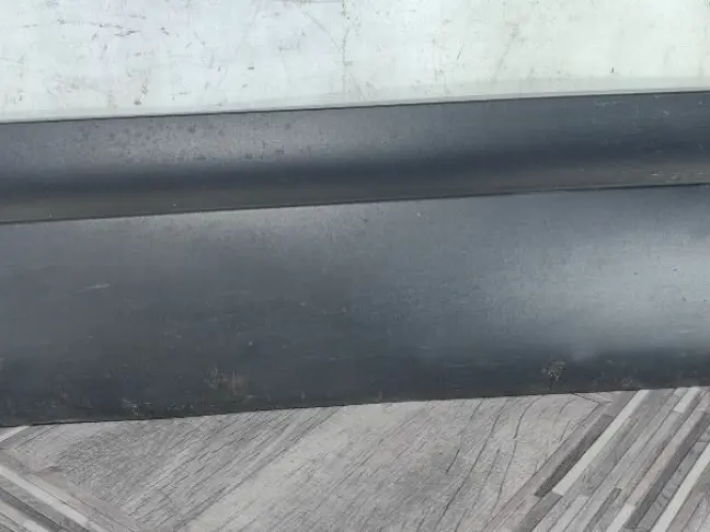 Молдинг передний левый Land Rover Discovery L462