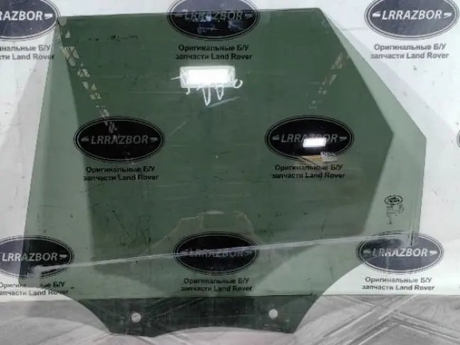 Стекло заднее левое Land Rover Discovery 5 L462
