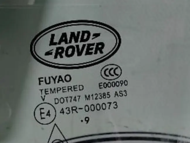 Стекло заднее левое Land Rover Discovery 5 L462