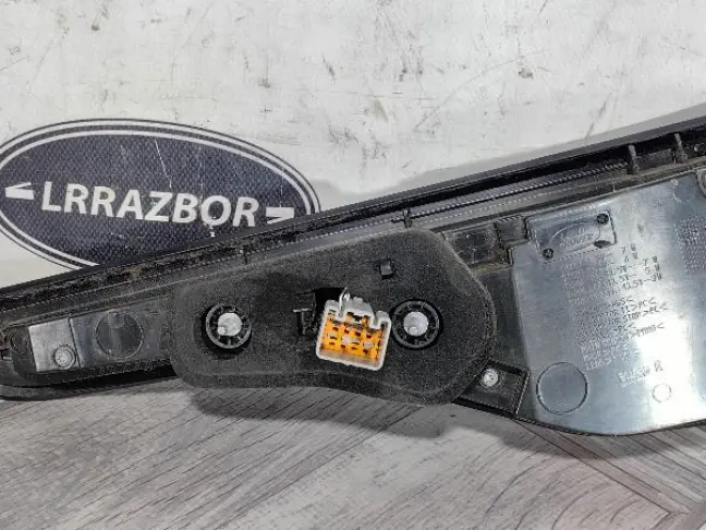 Фонарь задний правый Land Rover Discovery 5 L462