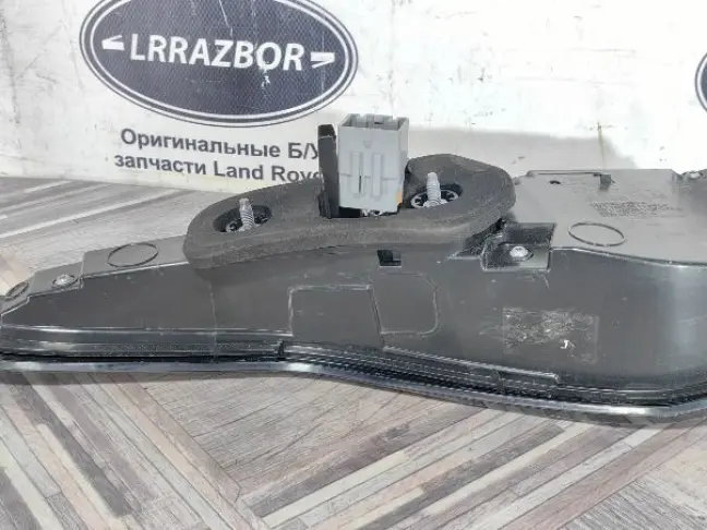 Фонарь задний правый Land Rover Discovery 5 L462