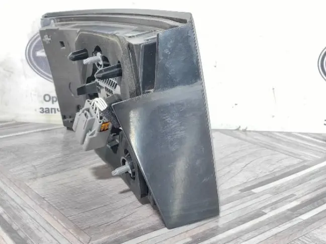 Фонарь задний правый Land Rover Discovery 5 L462