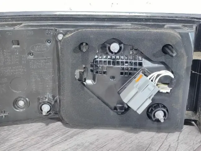 Фонарь задний правый Land Rover Discovery 5 L462