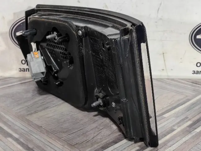 Фонарь задний левый Land Rover Discovery 5 L462