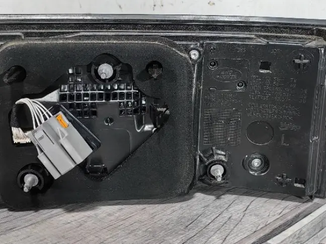 Фонарь задний левый Land Rover Discovery 5 L462