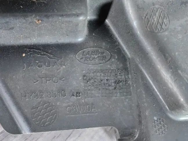 Пыльник радиатора Land Rover Discovery 5 L462