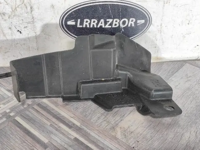 Пыльник радиатора Land Rover Discovery 5 L462