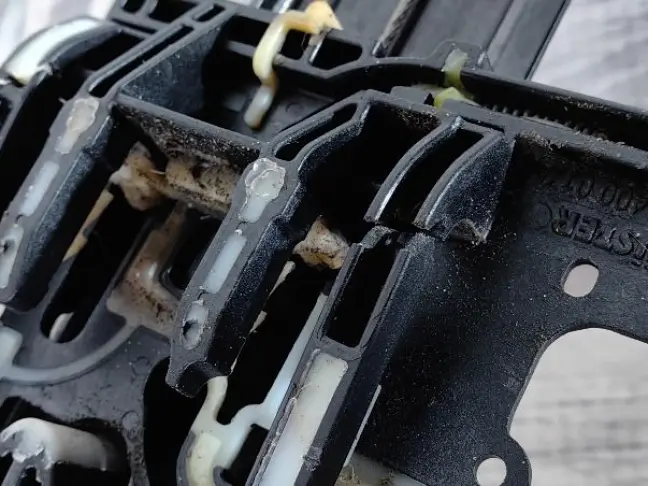 Стеклоподъемник задний правый DISCOVERY 5 L462