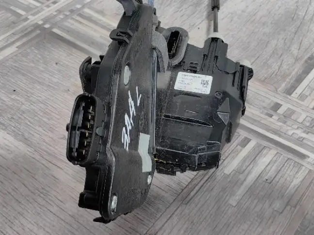 Замок задний левый Land Rover DISCOVERY 5 L462