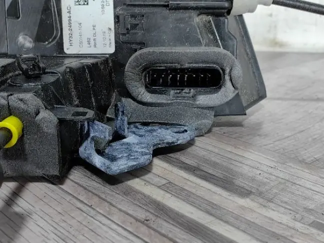 Замок задний правый Land Rover DISCOVERY 5 L462