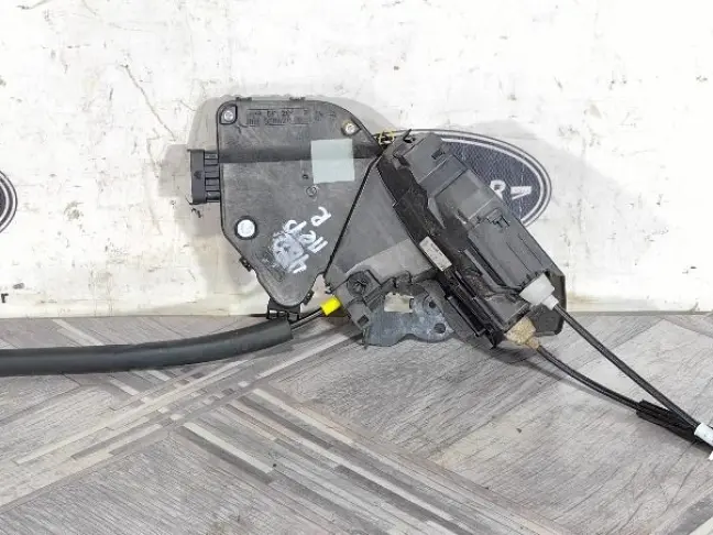 Замок передний правый Land Rover DISCOVERY 5 L462