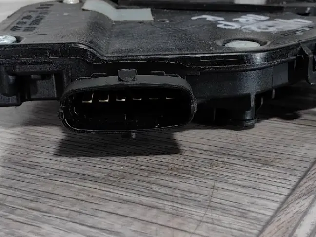 Замок передний правый Land Rover DISCOVERY 5 L462