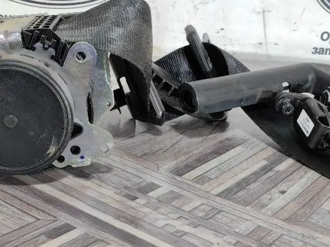 Ремень безопасности Land Rover Discovery 5 L462