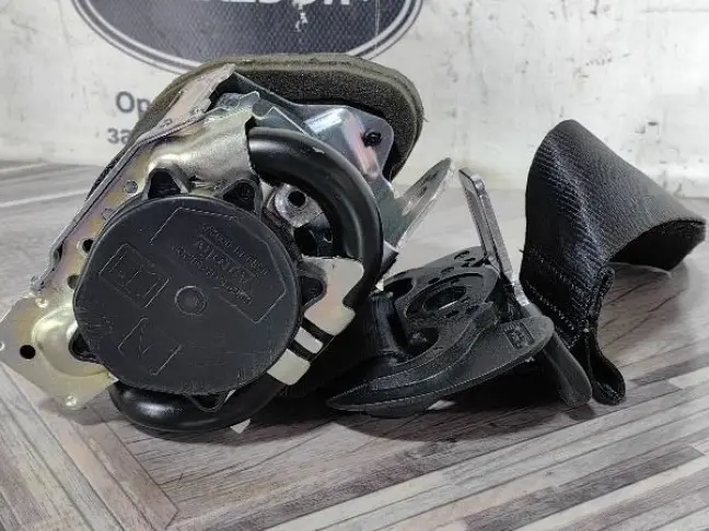 Ремень безопасности задний Discovery 5 L462