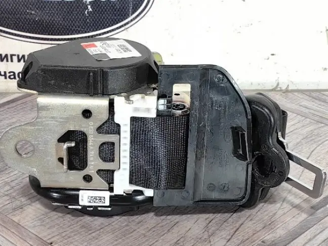 Ремень безопасности задний Discovery 5 L462