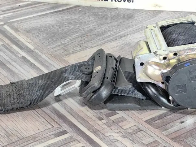 Ремень безопасности задний Discovery 5 L462