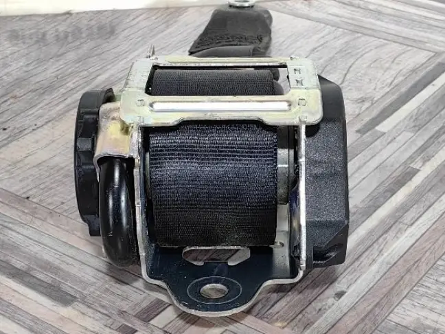 Ремень безопасности задний Discovery 5 L462