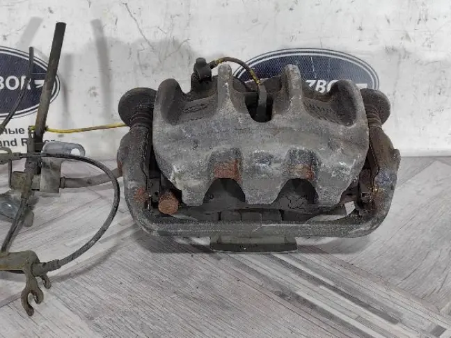 Суппорт передний левый Range Rover Sport 2