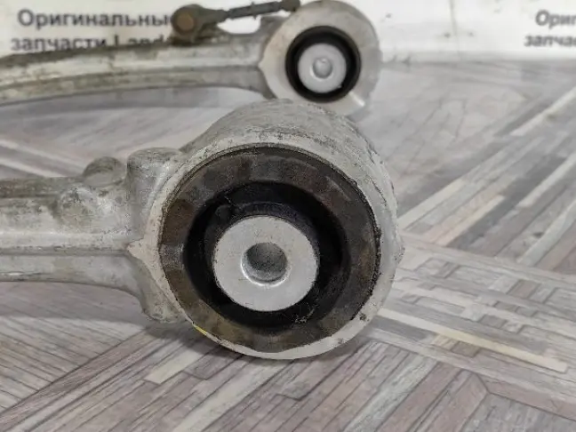 Рычаг передний верхний правый Range Rover L494