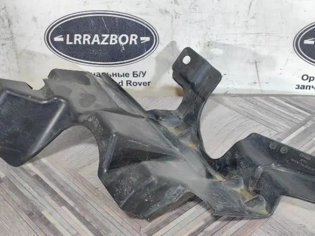 Пыльник двигателя  Land Rover Discovery 5 L462