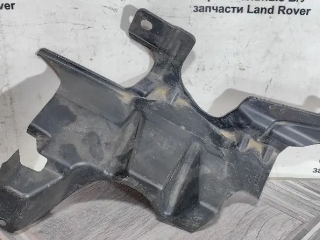 Пыльник двигателя  Land Rover Discovery 5 L462