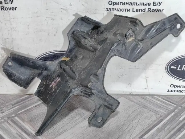 Пыльник двигателя  Land Rover Discovery 5 L462
