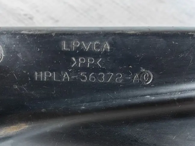 Пыльник двигателя  Land Rover Discovery 5 L462