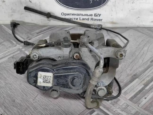 Суппорт задний правый Discovery 5 L462 3.0