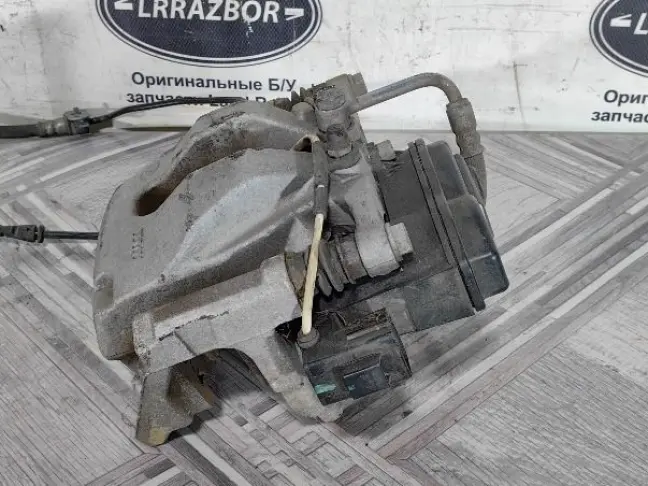 Суппорт задний правый Discovery 5 L462 3.0