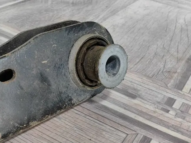 Рычаг задний развальный левый Discovery 5 L462