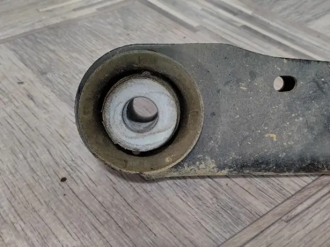 Рычаг задний развальный левый Discovery 5 L462