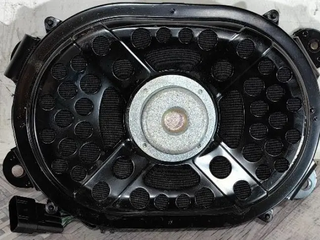 Сабвуфер  Land Rover Discovery 5 L462