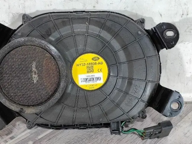 Сабвуфер  Land Rover Discovery 5 L462