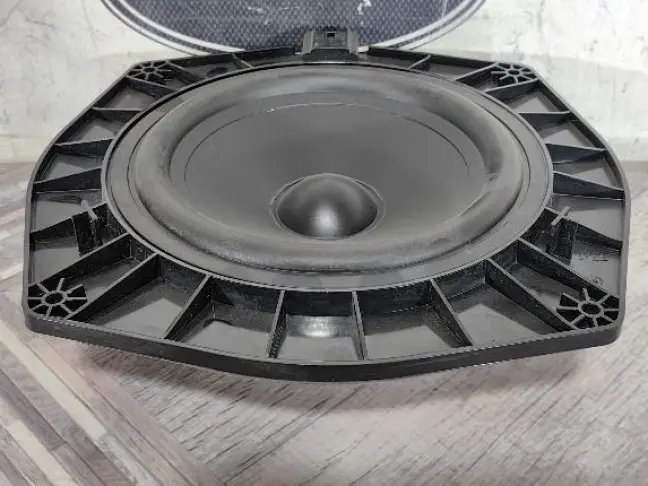 Динамик низкочастотный Land Rover Discovery 5 L462