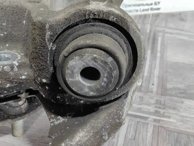 Кулак задний левый Range Rover Sport 2 L494