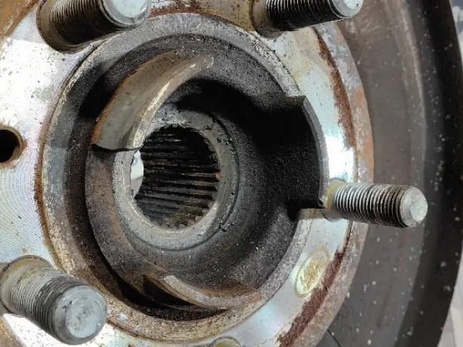 Кулак задний левый Range Rover Sport 2 L494