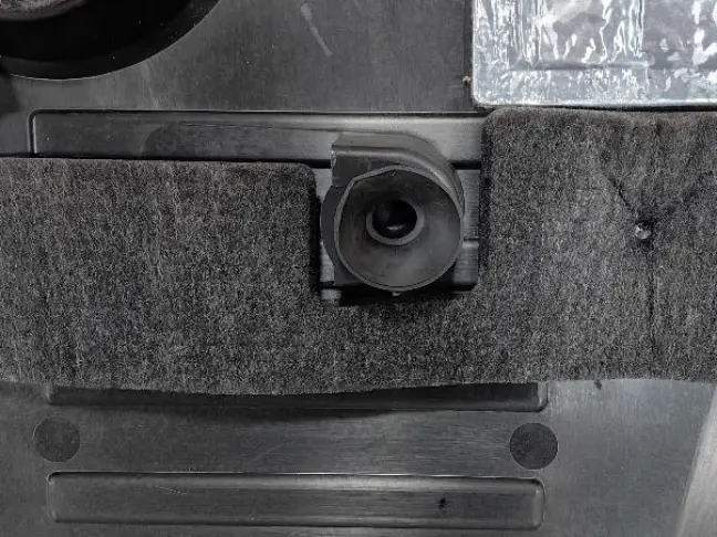 Крышка двигателя  Land Rover Discovery 5 L462