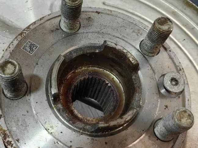 Кулак задний левый Range Rover Evoque 2 L551