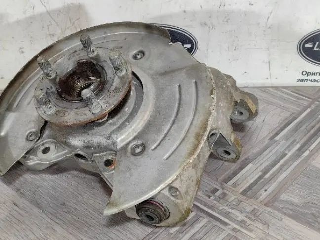 Кулак задний правый Range Rover Evoque 2 L551